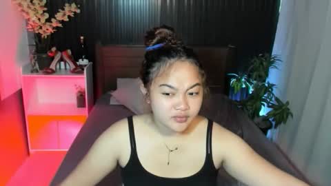 Snapshot of urfavouritecravings chatting on October 20, 12:57 am Scarlet online show from October 20, 12:57 am