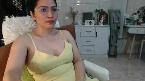 urhotmistress02 online show from March 25, 4:17 am