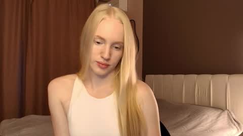 ElizabethLizy online show from May 24, 5:01 pm