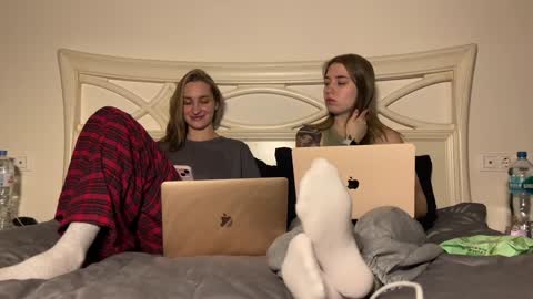 urmissalice online show from December 30, 3:34 pm
