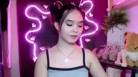 Pia online show from November 3, 9:30 pm