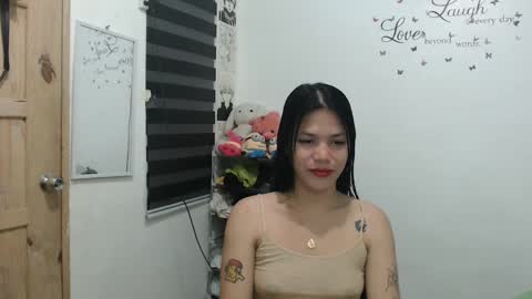 Snapshot of urpreciouspinayxxx chatting on February 2, 10:02 am hi im kim online show from February 2, 10:02 am