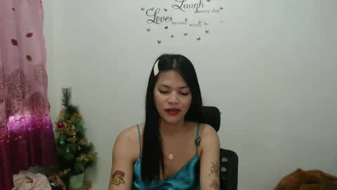 Snapshot of urpreciouspinayxxx chatting on December 5, 2:20 am hi im kim online show from December 5, 2:20 am