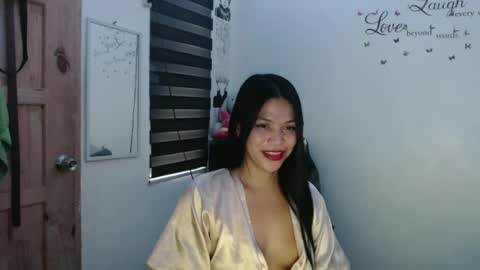 Snapshot of urpreciouspinayxxx chatting on February 18, 2:49 am hi im kim online show from February 18, 2:49 am