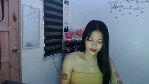 Snapshot of urpreciouspinayxxx chatting on January 9, 2:01 am hi im kim online show from January 9, 2:01 am