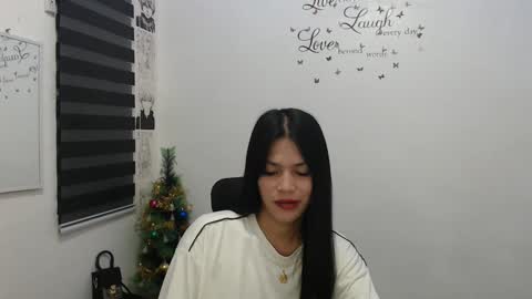 Snapshot of urpreciouspinayxxx chatting on December 19, 2:13 pm hi im kim online show from December 19, 2:13 pm