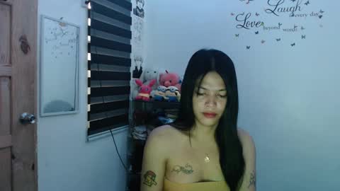 Snapshot of urpreciouspinayxxx chatting on January 14, 1:36 am hi im kim online show from January 14, 1:36 am