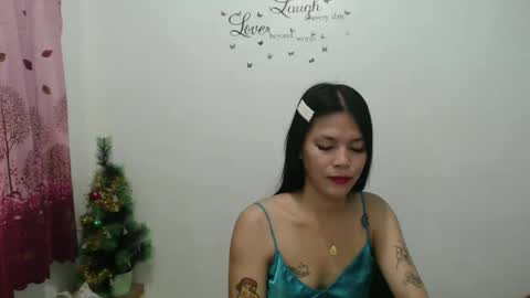 Snapshot of urpreciouspinayxxx chatting on December 4, 12:58 pm hi im kim online show from December 4, 12:58 pm