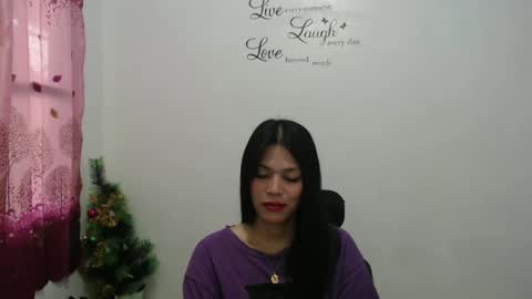 Snapshot of urpreciouspinayxxx chatting on December 2, 10:54 pm hi im kim online show from December 2, 10:54 pm