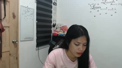 Snapshot of urpreciouspinayxxx chatting on January 27, 12:26 pm hi im kim online show from January 27, 12:26 pm
