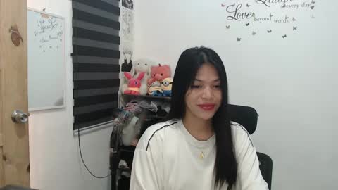 Snapshot of urpreciouspinayxxx chatting on January 7, 1:28 am hi im kim online show from January 7, 1:28 am