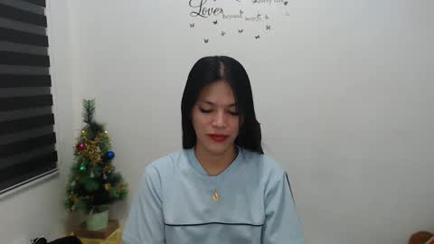 Snapshot of urpreciouspinayxxx chatting on December 6, 11:22 am hi im kim online show from December 6, 11:22 am