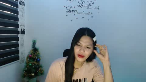 Snapshot of urpreciouspinayxxx chatting on December 14, 1:27 am hi im kim online show from December 14, 1:27 am