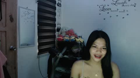 Snapshot of urpreciouspinayxxx chatting on January 27, 2:20 am hi im kim online show from January 27, 2:20 am