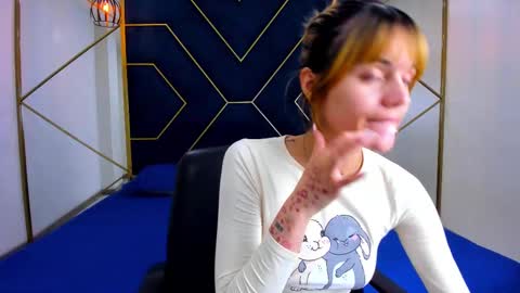 uryukim_ online show from March 12, 2:01 pm