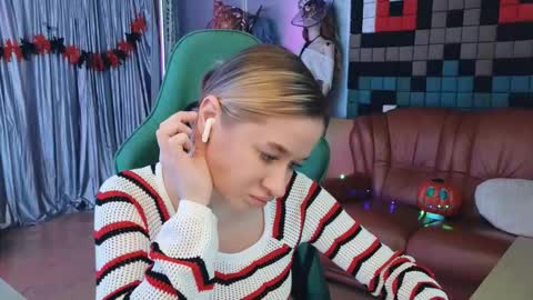 Leila online show from October 21, 7:18 pm