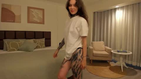 Snapshot of uwu_eva chatting on September 20, 4:22 am Eva online show from September 20, 4:22 am