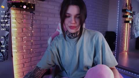 Snapshot of uwu_eva chatting on January 8, 10:15 am Eva online show from January 8, 10:15 am