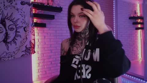 Snapshot of uwu_eva chatting on December 17, 9:50 am Eva online show from December 17, 9:50 am
