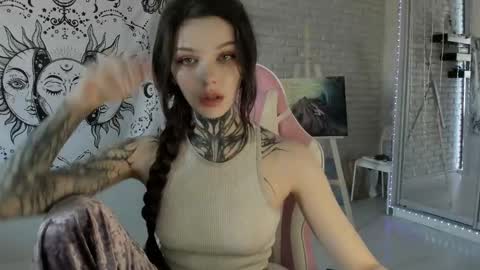 Snapshot of uwu_eva chatting on March 9, 9:13 am Eva online show from March 9, 9:13 am
