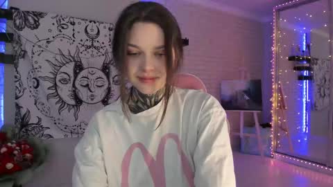 Snapshot of uwu_eva chatting on February 26, 10:05 am Eva online show from February 26, 10:05 am