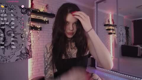 Snapshot of uwu_eva chatting on December 23, 11:14 am Eva online show from December 23, 11:14 am