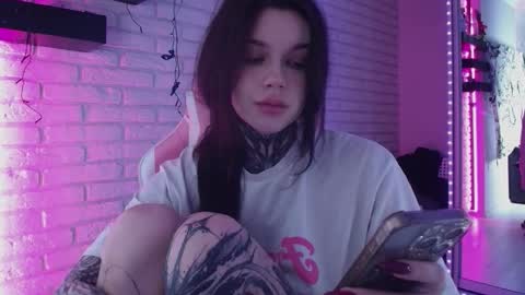 Snapshot of uwu_eva chatting on January 13, 2:11 pm Eva online show from January 13, 2:11 pm