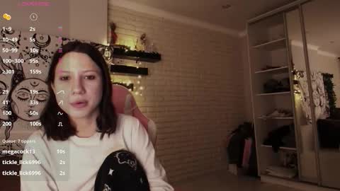 Snapshot of uwu_eva chatting on January 3, 7:07 pm Eva online show from January 3, 7:07 pm