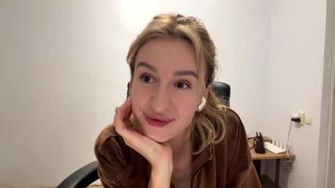 Roxy online show from May 17, 7:35 pm