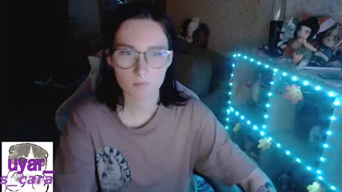 Snapshot of uyar_ chatting on October 2, 7:19 pm Cara online show from October 2, 7:19 pm