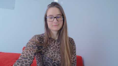 Snapshot of va_len_sea_ya chatting on March 5, 8:32 am Valensiya online show from March 5, 8:32 am