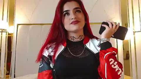 Snapshot of vaaleriee_miller_ chatting on February 12, 6:30 pm valeriee miller online show from February 12, 6:30 pm