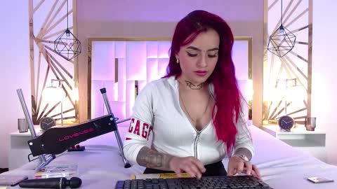 Snapshot of vaaleriee_miller_ chatting on February 7, 7:06 pm valeriee miller online show from February 7, 7:06 pm