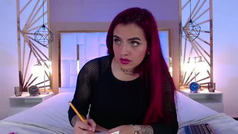 Snapshot of vaaleriee_miller_ chatting on February 6, 6:35 pm valeriee miller online show from February 6, 6:35 pm