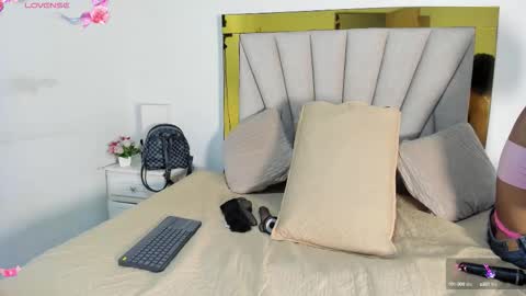 Snapshot of vahiolet_fuentes chatting on October 8, 3:22 am vahioleth online show from October 8, 3:22 am