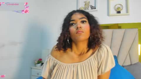 Snapshot of vahiolet_fuentes chatting on October 23, 3:01 am vahioleth online show from October 23, 3:01 am