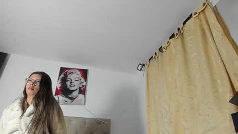 Snapshot of vahiolet_smith chatting on September 16, 3:14 am Vahiolet smith online show from September 16, 3:14 am