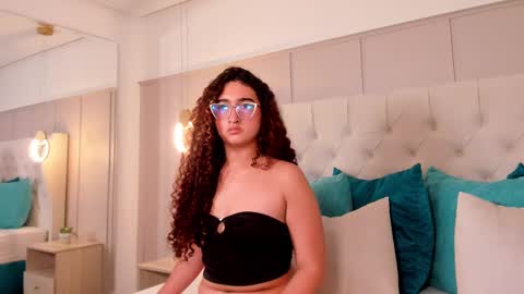 Snapshot of vaiholeth_sofia chatting on September 10, 3:06 am vaiholeth Sofia online show from September 10, 3:06 am