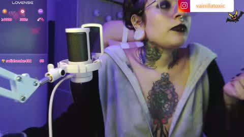 Vainilla Independent model online show from October 2, 1:21 am