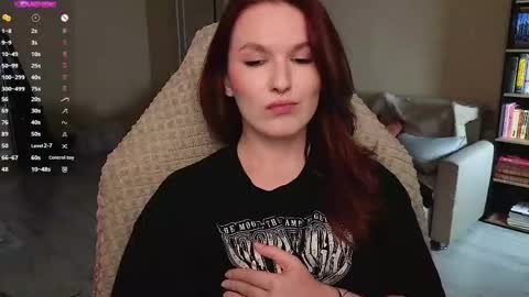 Val online show from December 4, 8:42 pm