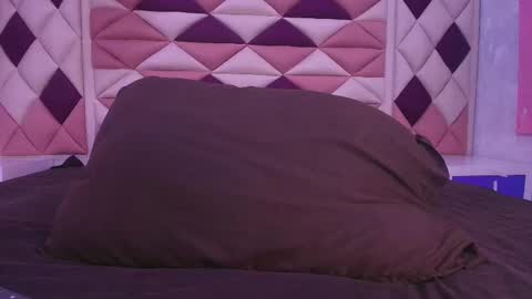 Snapshot of vale_castro1 chatting on November 1, 7:18 pm Valentina online show from November 1, 7:18 pm