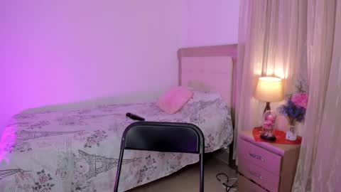 Snapshot of vale_kross chatting on March 5, 2:12 pm HI IM NEW online show from March 5, 2:12 pm