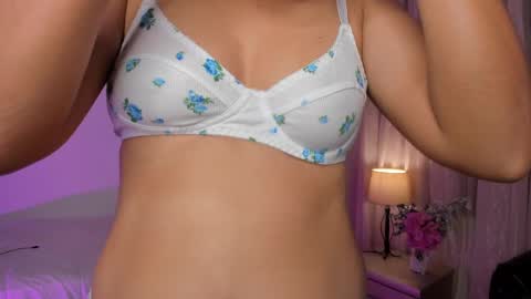 Snapshot of vale_kross chatting on January 25, 12:30 pm HI IM NEW online show from January 25, 12:30 pm