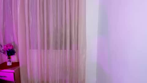 Snapshot of vale_kross chatting on September 18, 3:21 pm HI IM NEW online show from September 18, 3:21 pm