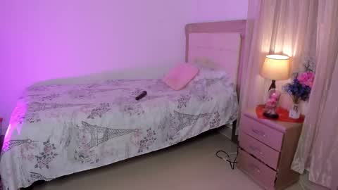 Snapshot of vale_kross chatting on March 3, 1:04 pm HI IM NEW online show from March 3, 1:04 pm