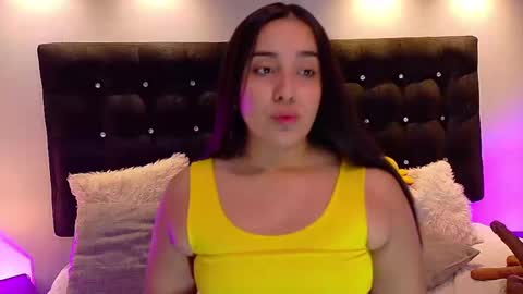 Snapshot of valen_scott_ chatting on December 31, 1:19 pm Valen Scott online show from December 31, 1:19 pm