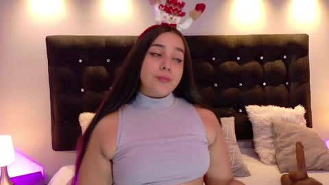 Snapshot of valen_scott_ chatting on December 24, 12:00 pm Valen Scott online show from December 24, 12:00 pm