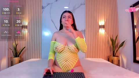 Snapshot of valentina_lux1 chatting on January 10, 3:18 am Valentina online show from January 10, 3:18 am