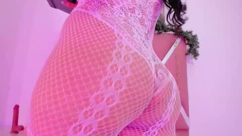 valentinarios__ online show from November 17, 9:15 pm