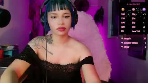 Danielle  Please help me to reach 300 thumbs up online show from December 18, 8:19 am